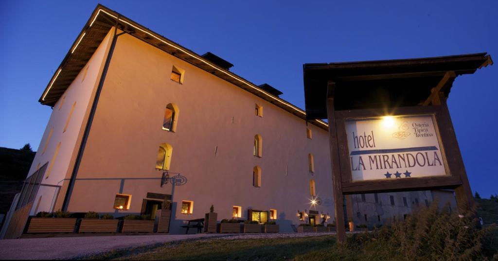 Hotel Dimora Storica La Mirandola ปัสโซเดลโตนาเล ภายนอก รูปภาพ
